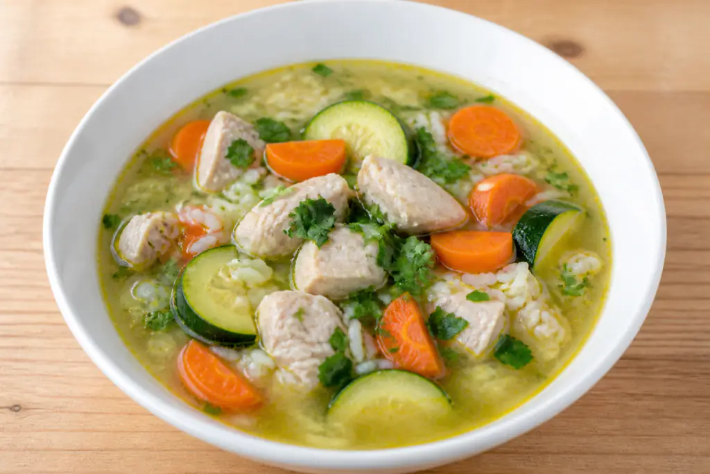 Sudanese-Inspired GERD-Aware Chicken Rice Carrot Soup