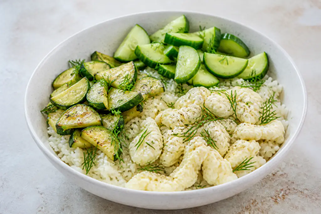 Tanzanian-Inspired Kidney-Caution Egg White Rice Zucchini Bowl